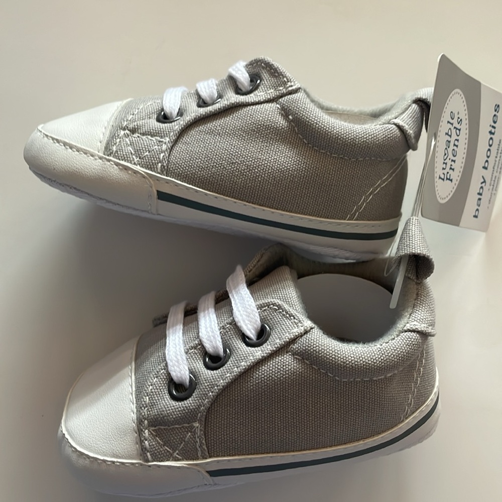 Luvable Friends Canvas sneakers/Booties Age 6-12 months